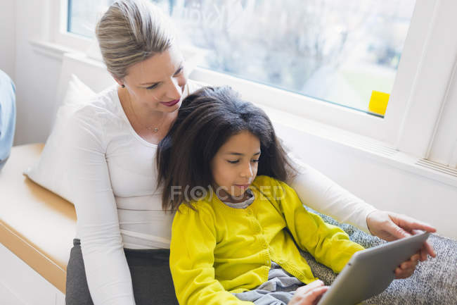 Mother and daughter talking selfie — Stock Photo