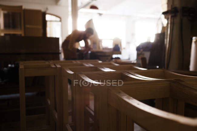 Estructuras de madera en taller - foto de stock