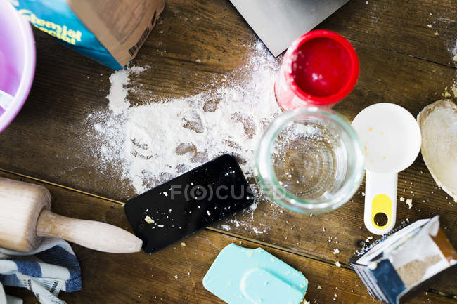 Baking equipment on table — Stock Photo