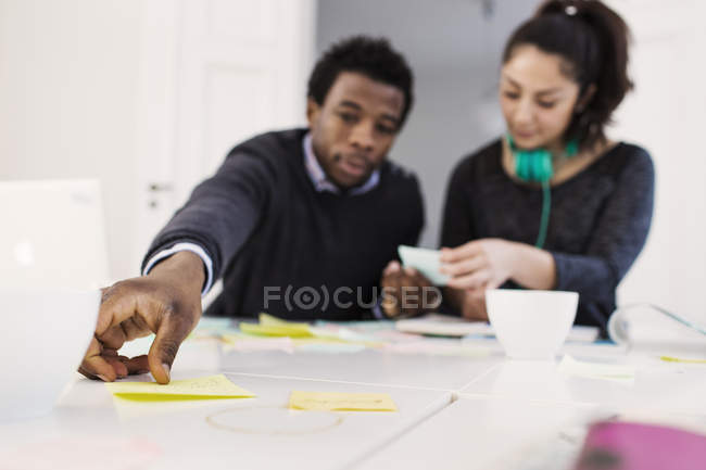 Couple of business people with reminders — Stock Photo