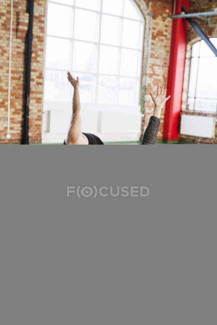 People warming up during dance class — Stock Photo