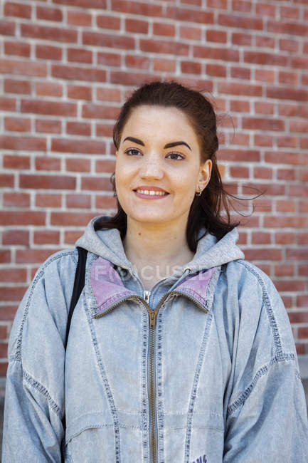 Young woman against library — Stock Photo