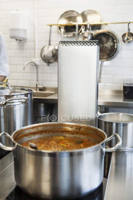 Stew in saucepan at restaurant — Stock Photo