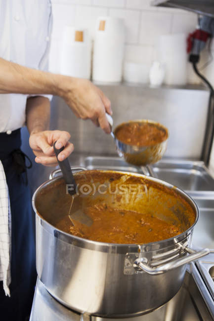 Chef cooking stew — Stock Photo