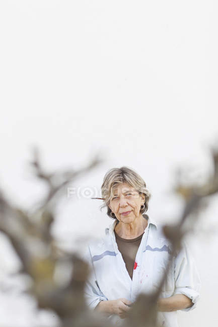 Selbstbewusste Seniorin — Stockfoto