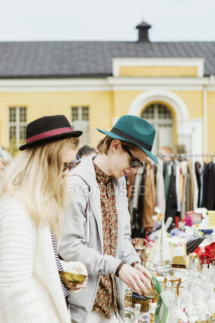 Young man and woman in flea market — Stock Photo