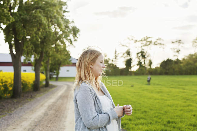 Thoughtful pregnant woman — Stock Photo