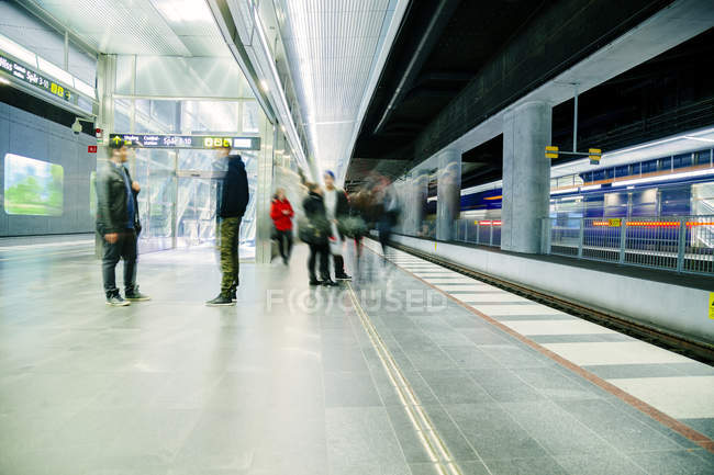 Comutadores na estação ferroviária subterrânea — Fotografia de Stock