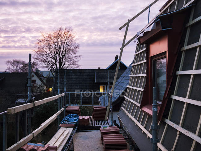 Empilement de tuiles de toit — Photo de stock