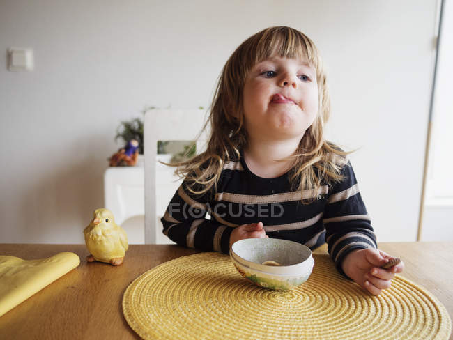 Little girl sticking out tongue — Stock Photo