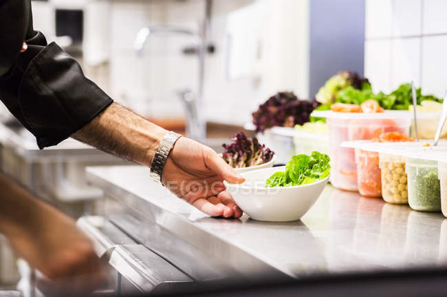 Chef preparing food in restaurant — Stock Photo