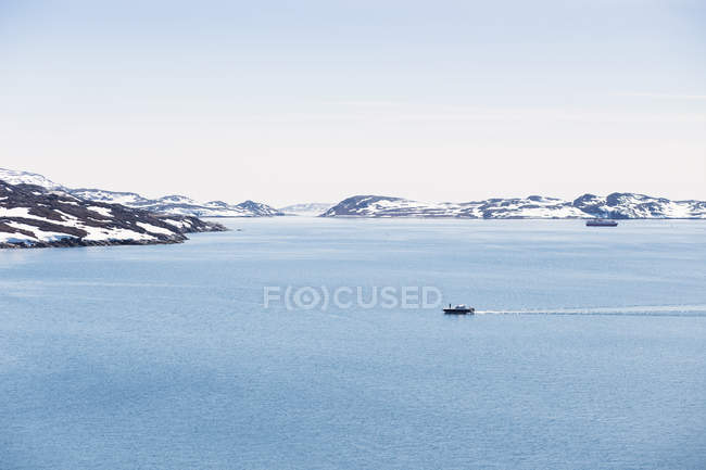 Neve coberto paisagem e mar — Fotografia de Stock