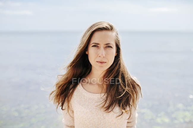 Portrait of young woman — Stock Photo