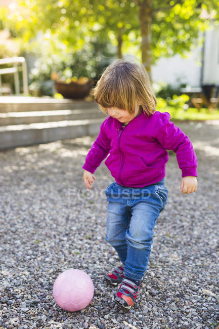 Girl playing football — Stock Photo