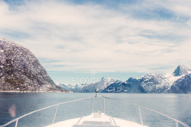 Sea and snowcapped mountains — Stock Photo