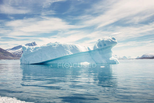 Icebergs floating in sea — Stock Photo