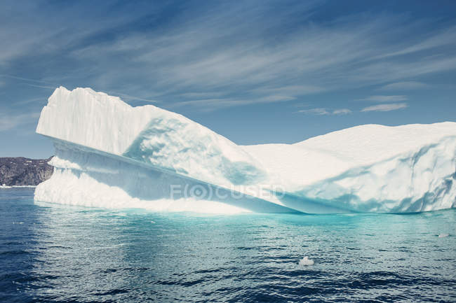 Icebergs floating in sea — Stock Photo