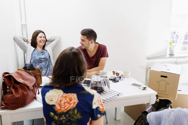 Friends drinking coffee in new home — Stock Photo