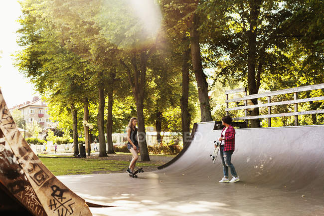 Teenage girls skateboarding on ramp — Stock Photo