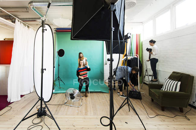 Fashion model in preparation for photo shoot — Stock Photo