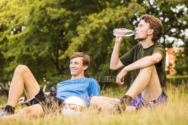 Friends relaxing after game — Stock Photo
