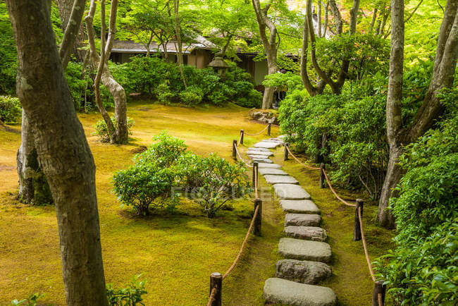 Stone path in Okochi Sanso garden — Stock Photo
