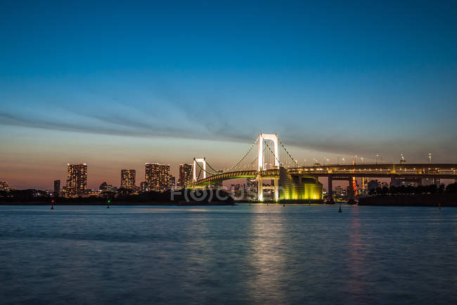Observando a vista da Ponte do Arco-íris — Fotografia de Stock