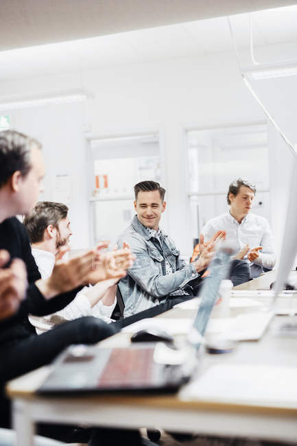 Happy media students clapping in classroom — Stock Photo