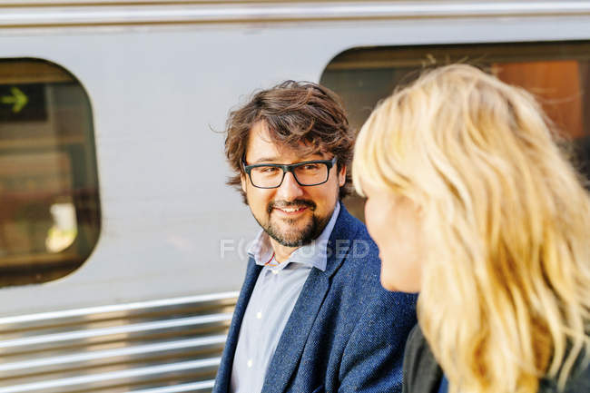 Businessman talking to female colleague — Stock Photo