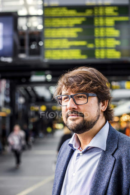 Businessman at railroad station — Stock Photo