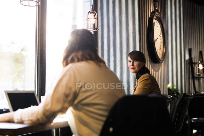 Woman looking at friend — Stock Photo
