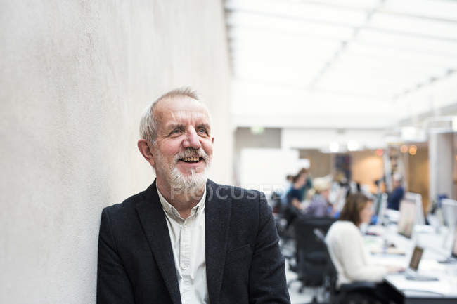 Homme d'affaires senior souriant — Photo de stock