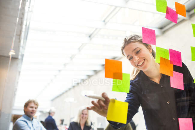 Young businesswoman giving presentation — Stock Photo