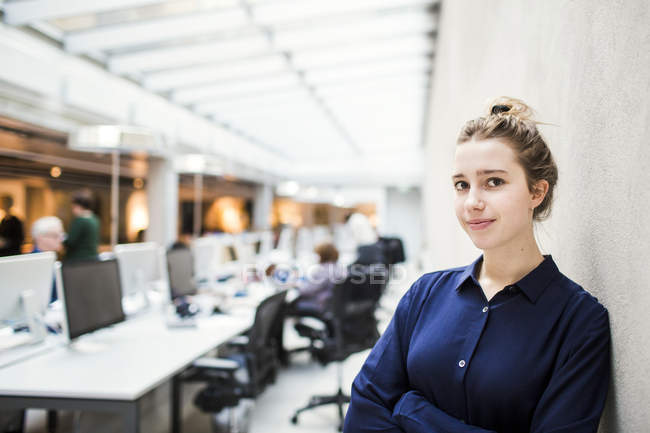 Portrait of confident young businesswoman — Stock Photo