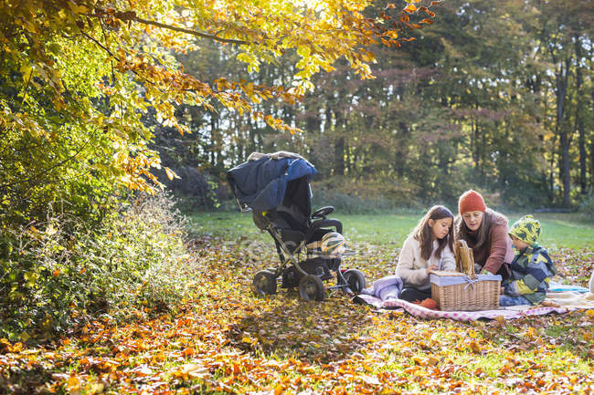 Mother and children looking into basket — Stock Photo
