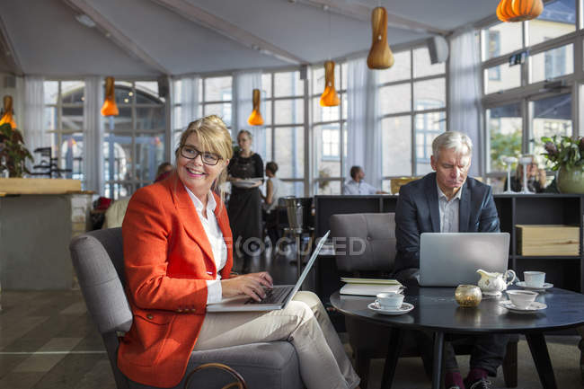 Male and female business colleagues — Stock Photo
