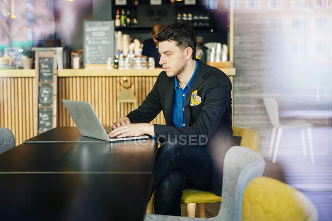 Businessman using laptop — Stock Photo