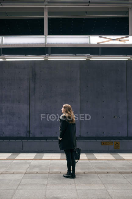 Woman standing on subway station — Stock Photo