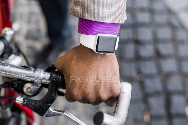 Businessman wearing smart watch — Stock Photo