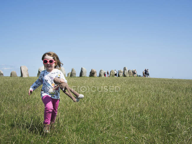 Girl running on grassy field — Stock Photo