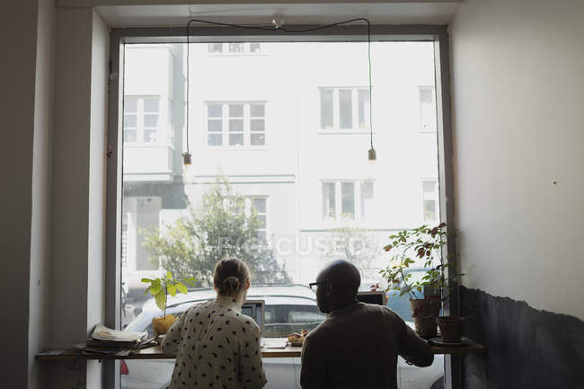 Business people working in cafe — Stock Photo