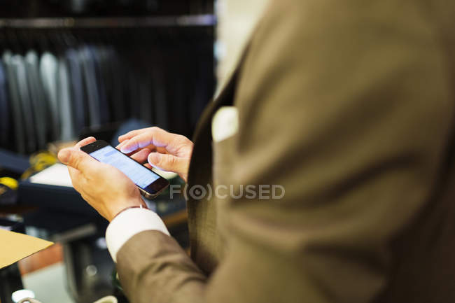 Salesman using smart phone — Stock Photo