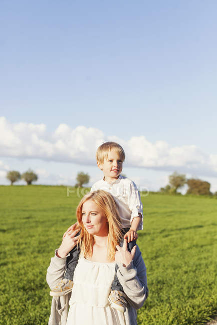 Pregnant woman carrying son — Stock Photo