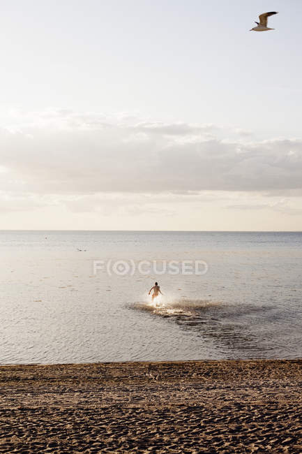 Man running in sea — Stock Photo