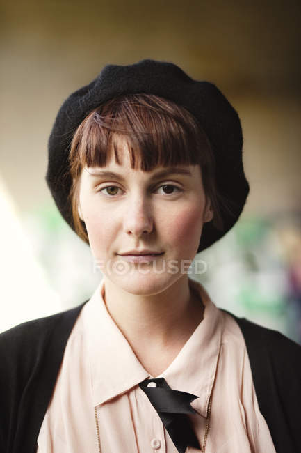 Painter wearing beret — Stock Photo