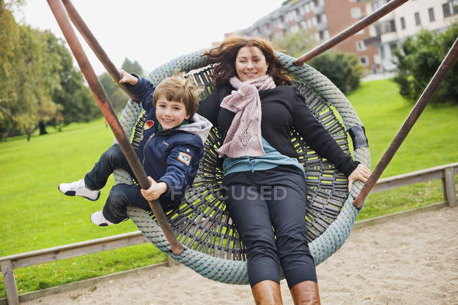 Bonne mère et son fils — Photo de stock