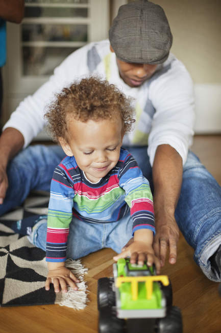 Father and son playing with toy car — Stock Photo