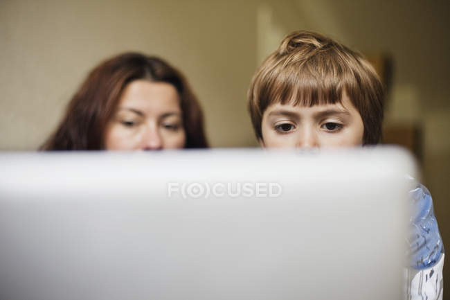 Mother and son using laptop — Stock Photo