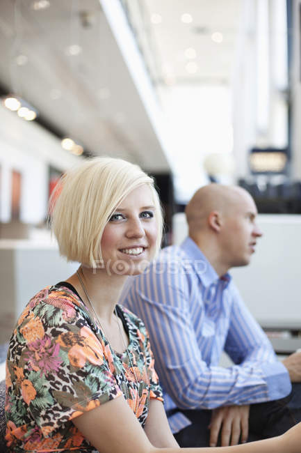 Woman sitting with male friend at cafe — Stock Photo