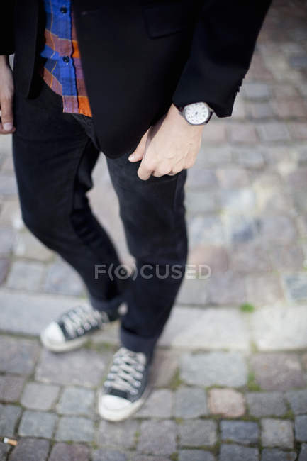 Businessman standing on footpath — Stock Photo